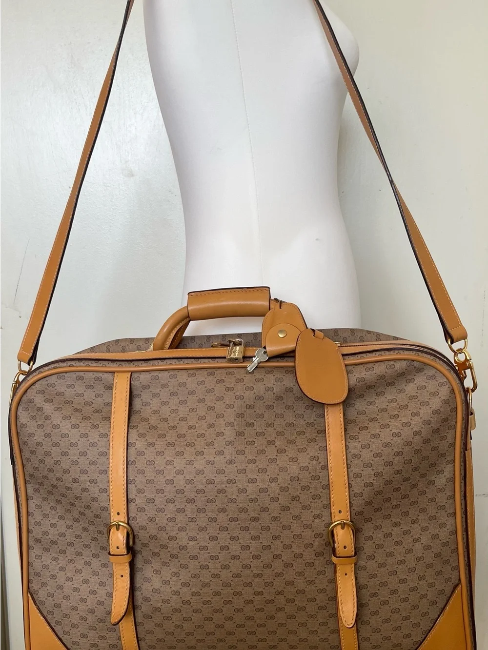Gucci GG Supreme suitcase